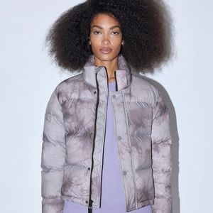 Aritzia Super Puff Tie Dye Shorty (Size Small)